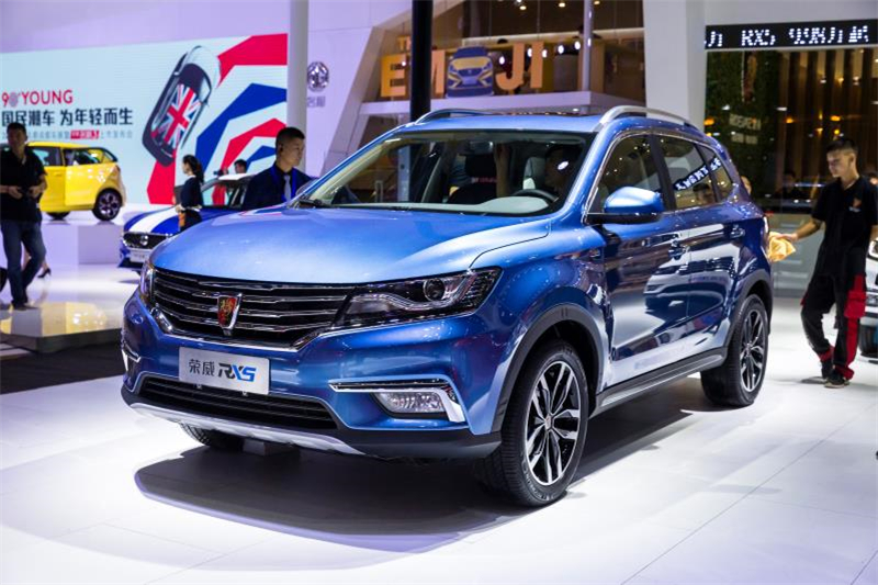 全新榮威950、榮威e950定義“高級(jí)轎車” 成都車展亮相售價(jià)16.88萬(wàn)起 互聯(lián)網(wǎng)汽車上市一周年 系統(tǒng)升級(jí)帶來(lái)顛覆式進(jìn)化