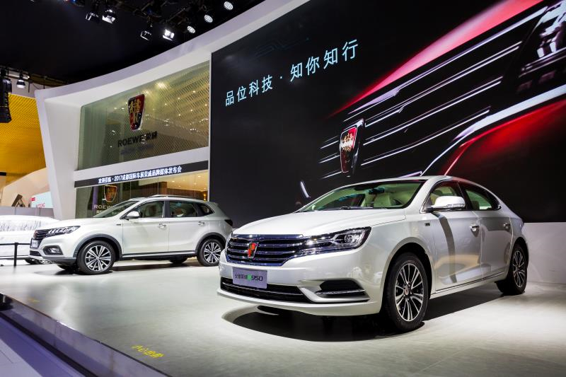 全新榮威950、榮威e950定義“高級(jí)轎車” 成都車展亮相售價(jià)16.88萬(wàn)起 互聯(lián)網(wǎng)汽車上市一周年 系統(tǒng)升級(jí)帶來(lái)顛覆式進(jìn)化