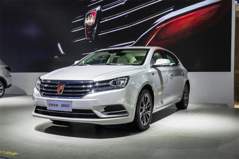 全新榮威950、榮威e950定義“高級(jí)轎車” 成都車展亮相售價(jià)16.88萬(wàn)起 互聯(lián)網(wǎng)汽車上市一周年 系統(tǒng)升級(jí)帶來(lái)顛覆式進(jìn)化