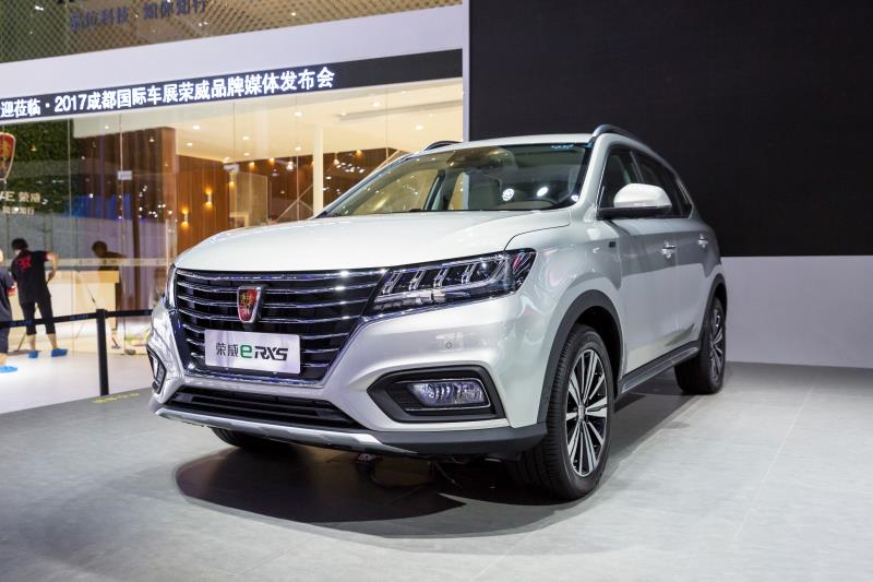 全新榮威950、榮威e950定義“高級(jí)轎車” 成都車展亮相售價(jià)16.88萬(wàn)起 互聯(lián)網(wǎng)汽車上市一周年 系統(tǒng)升級(jí)帶來(lái)顛覆式進(jìn)化