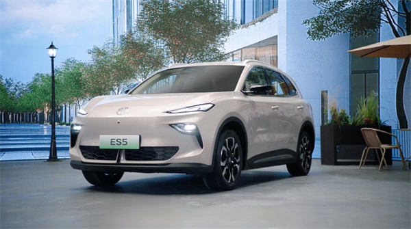 開創(chuàng)傳統(tǒng)車企先河，MG重新發(fā)布ES5，“領(lǐng)先一代、便宜一萬”重塑格局